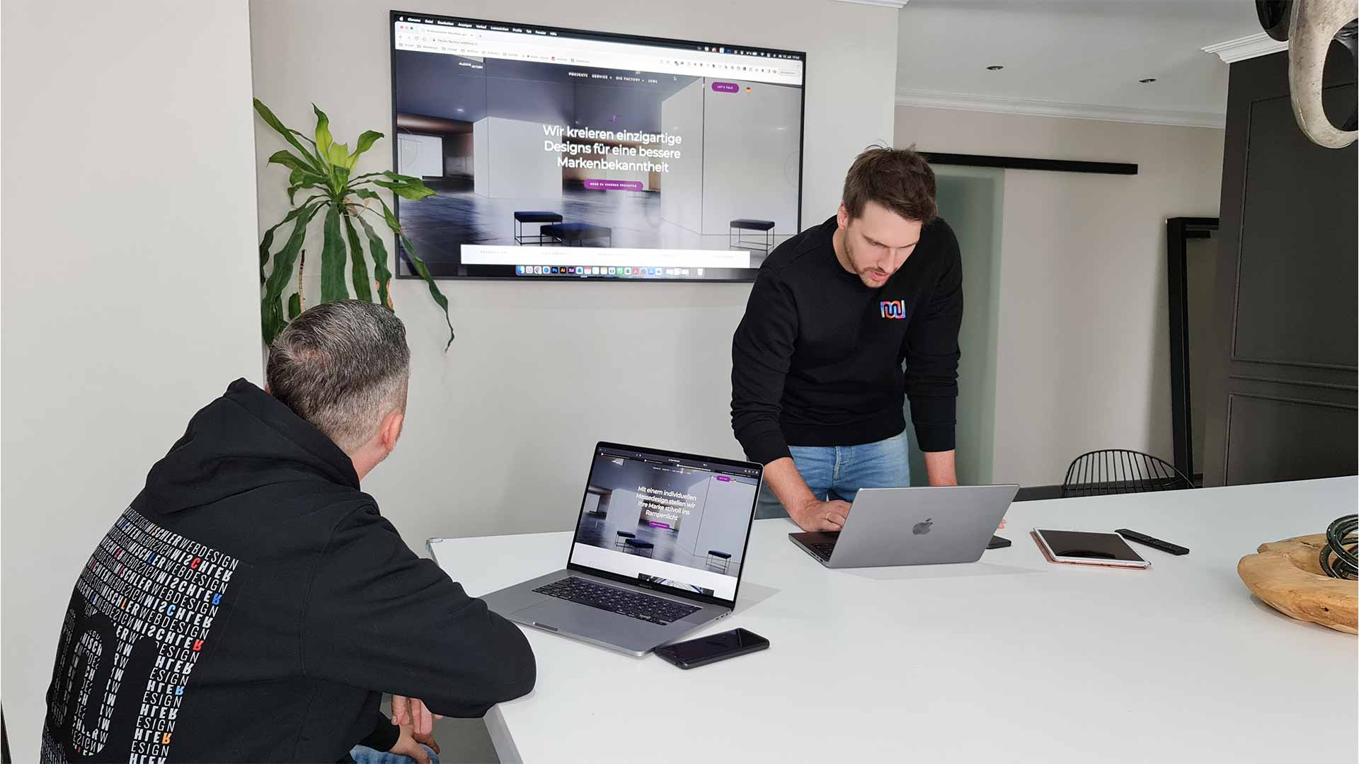 Wenn Sie nicht über ein professionelles Webdesign verfügen, die direkt zu Ihren Einnahmen durch Verkäufe oder Leads beiträgt, verpassen Sie etwas.