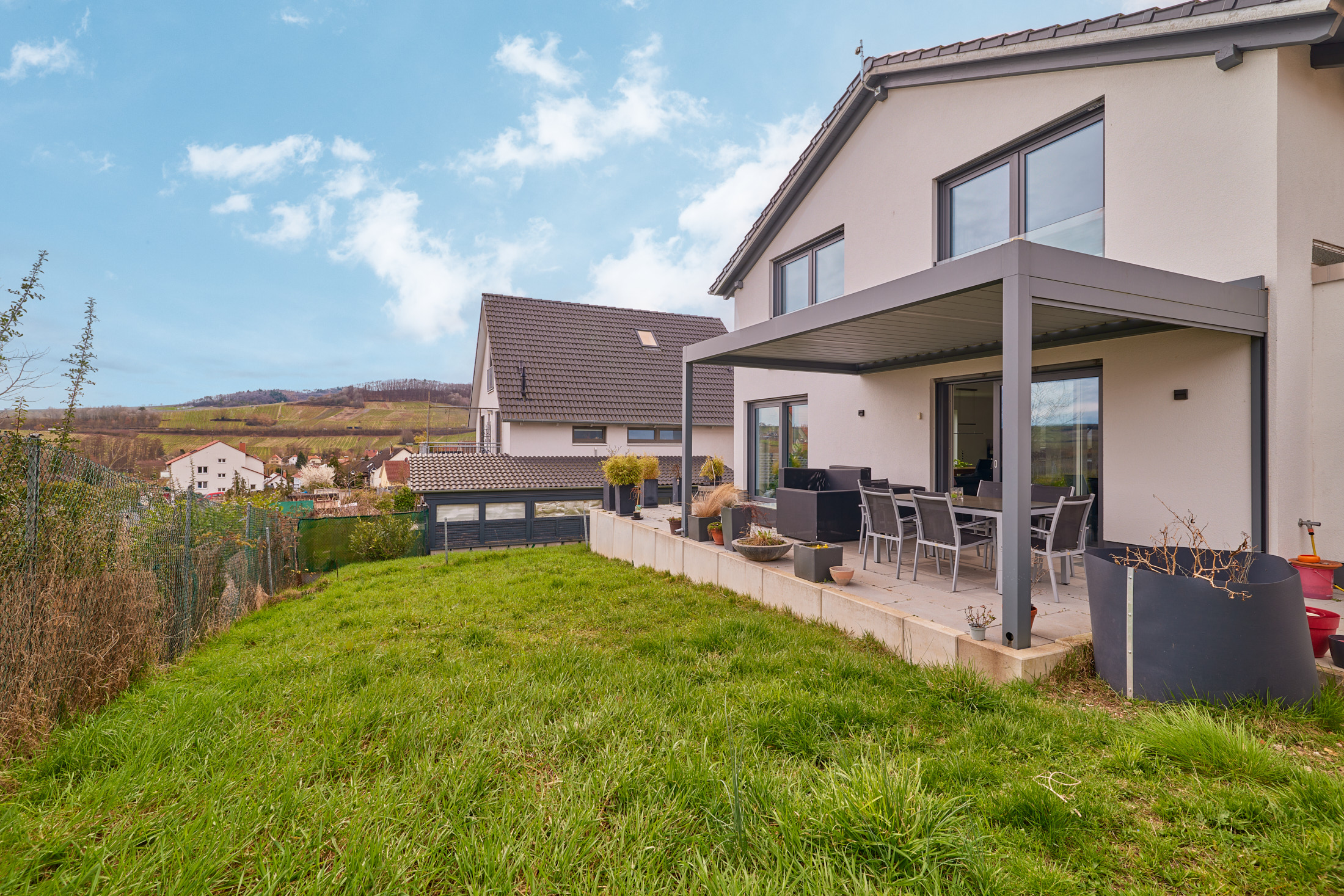 FREISTEHENDES ARCHITEKTENWOHNHAUS IN WEINBERGLAGE | ALBERSWEILER