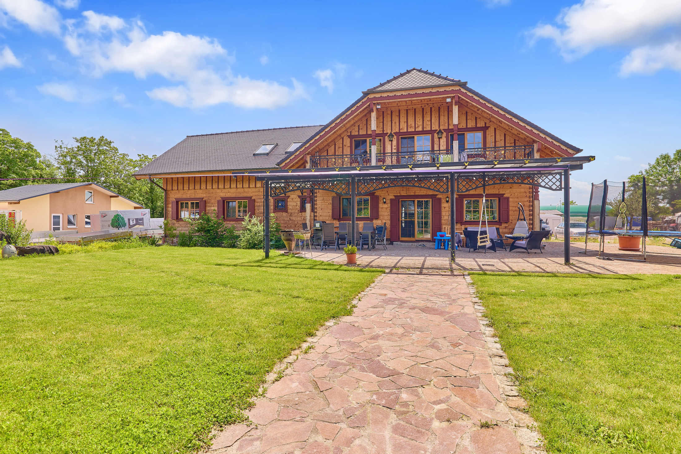 TIROLER BLOCKHAUS MIT SEE UND PRIVATSTRAND | GOMMERSHEIM