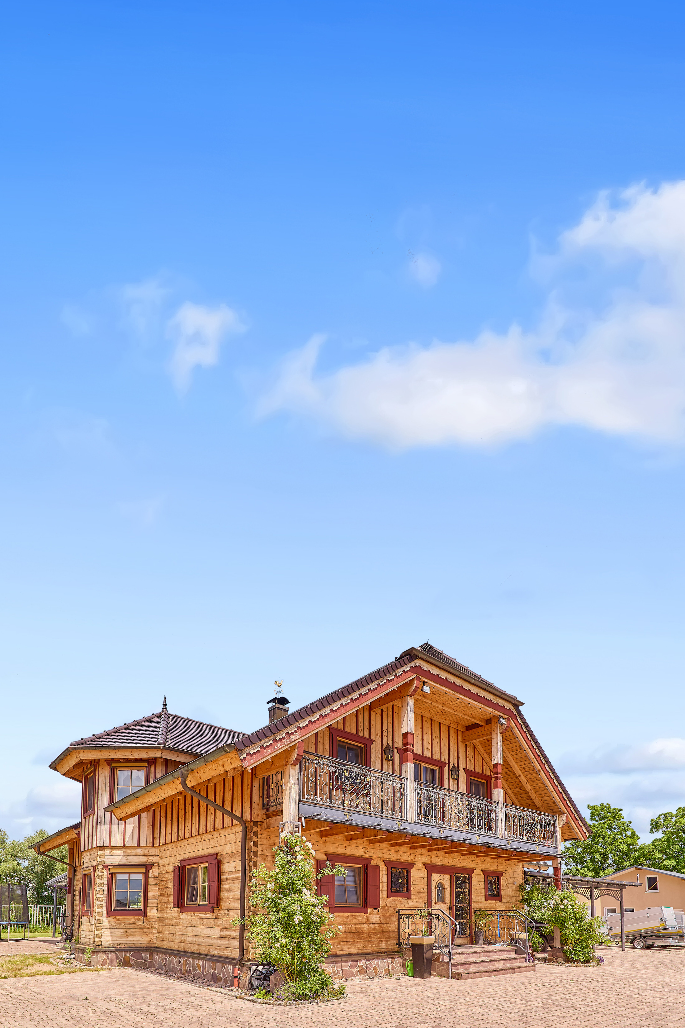 TIROLER BLOCKHAUS MIT SEE UND PRIVATSTRAND | GOMMERSHEIM