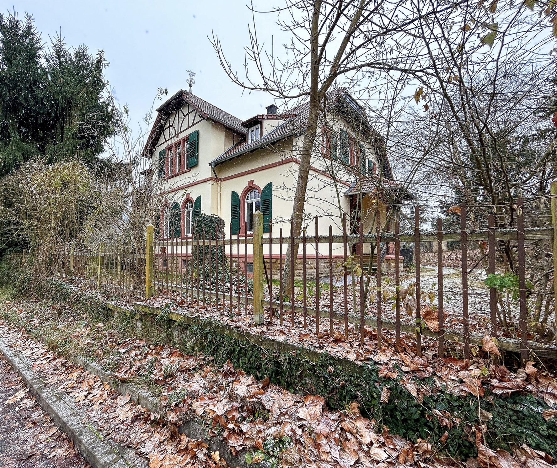 EXKLUSIVE VILLA MIT WINTERGARTEN UND HISTORISCHER ELEGANZ | MEISENHEIM