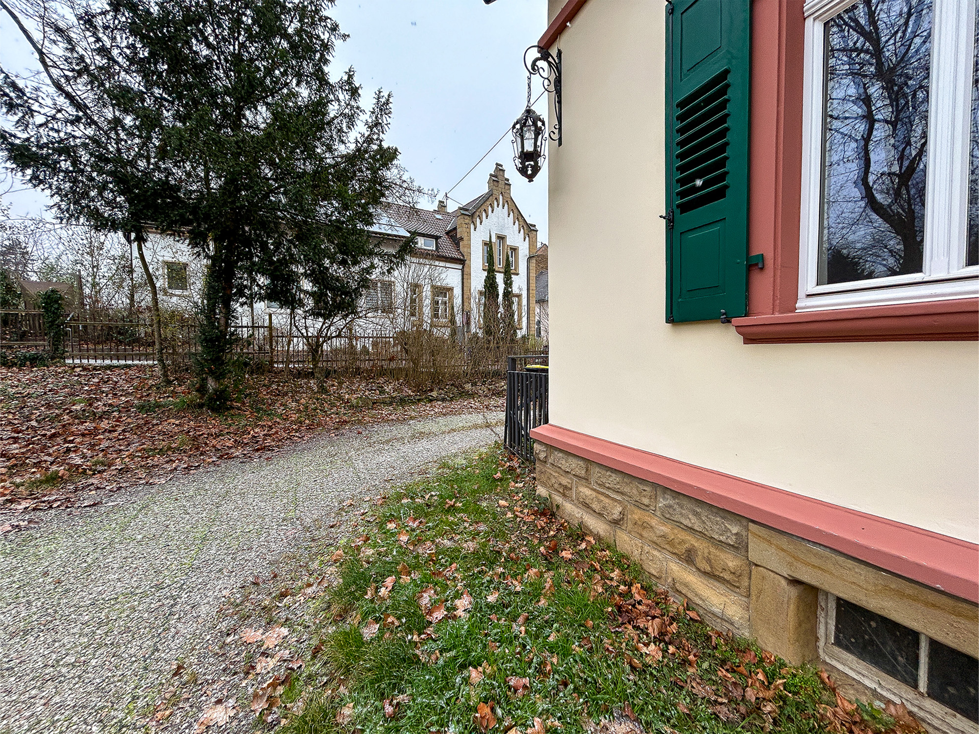 EXKLUSIVE VILLA MIT WINTERGARTEN UND HISTORISCHER ELEGANZ | MEISENHEIM