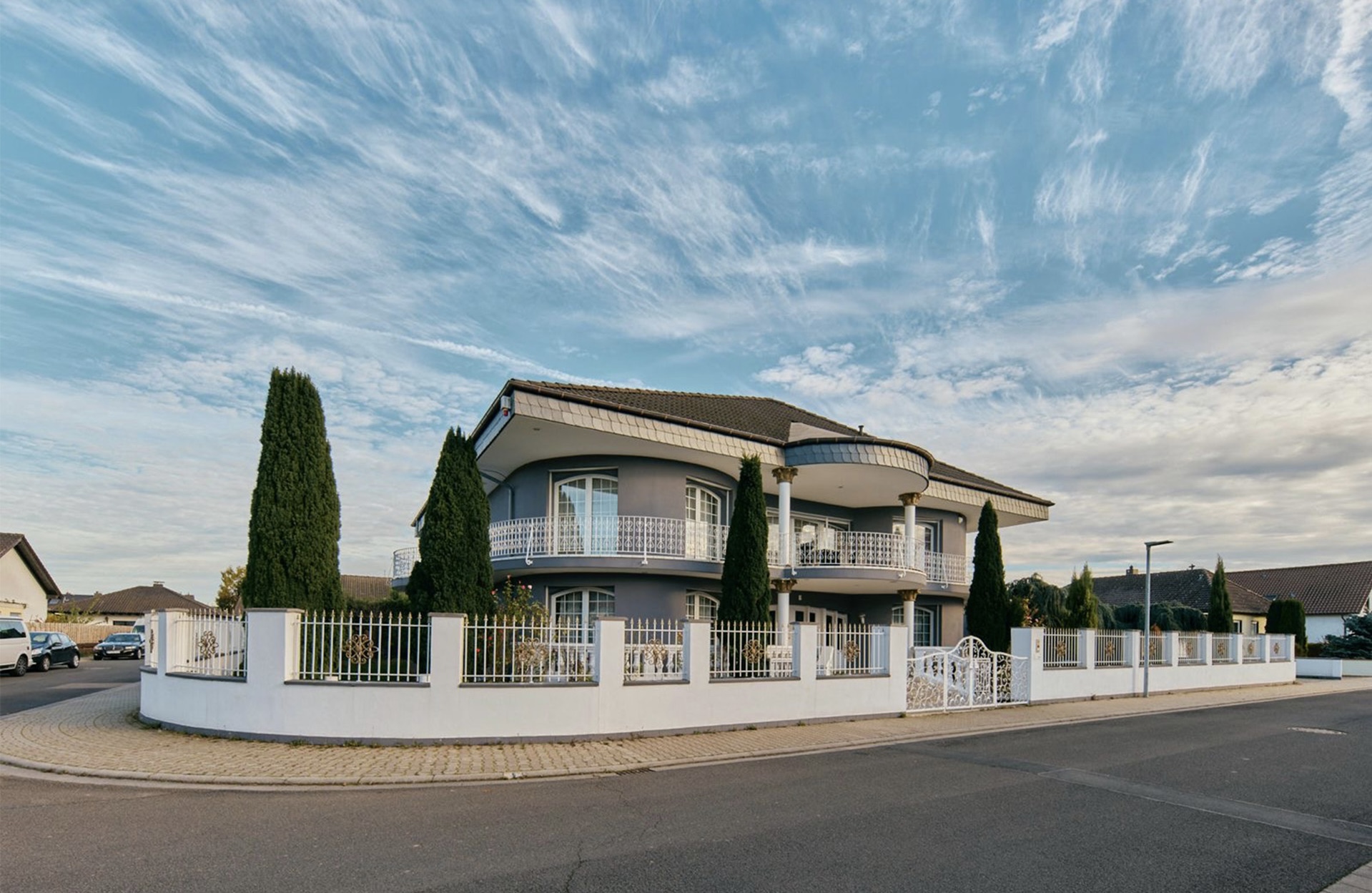 EXKLUSIVE VILLA MIT OUTDOOR-KÜCHE UND KLIMAANLAGE | BEINDERSHEIM