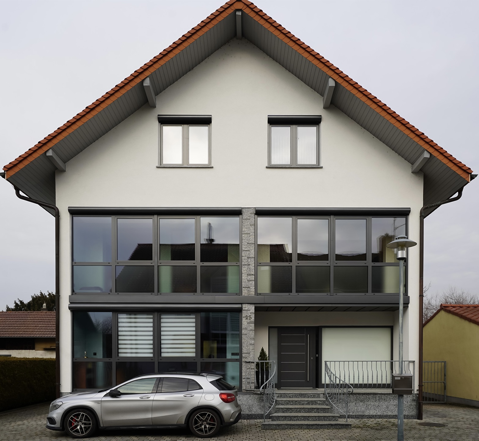 EXKLUSIVES ZWEIFAMILIENHAUS MIT WINTERGARTEN UND WÄRMEPUMPE | OBERHAUSEN-RHEINHAUSEN