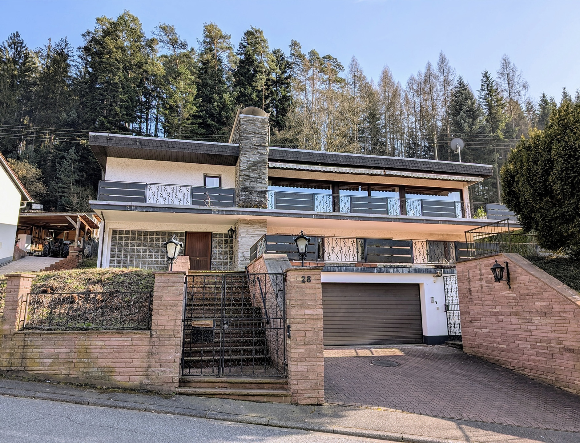 GROSSZÜGIGE VILLA MIT SCHWIMMBAD UND KAMIN | SCHÖNAU