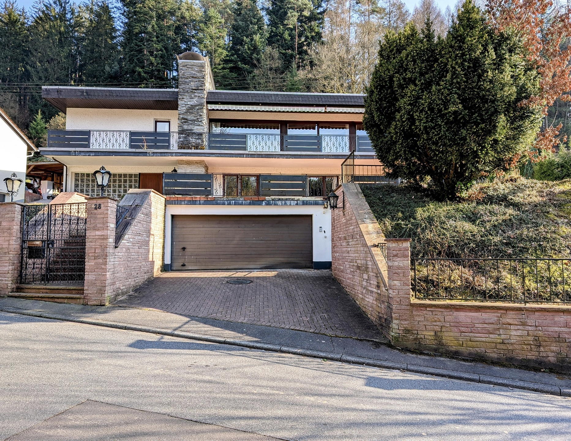 GROSSZÜGIGE VILLA MIT SCHWIMMBAD UND KAMIN | SCHÖNAU