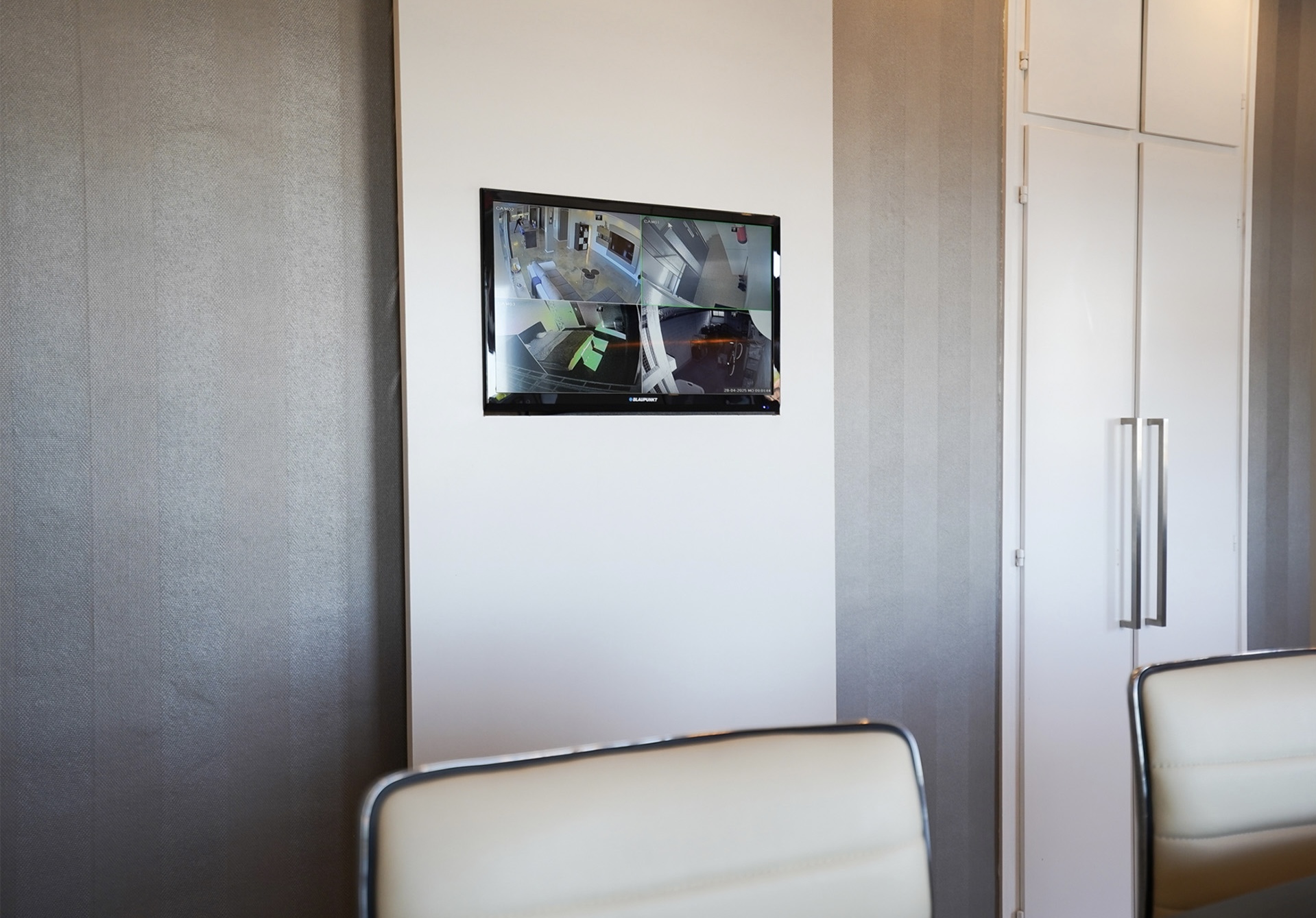 EXKLUSIVES PENTHOUSE MIT ZWEI TERRASSEN UND SMART-HOME-TECHNIK | LANDAU