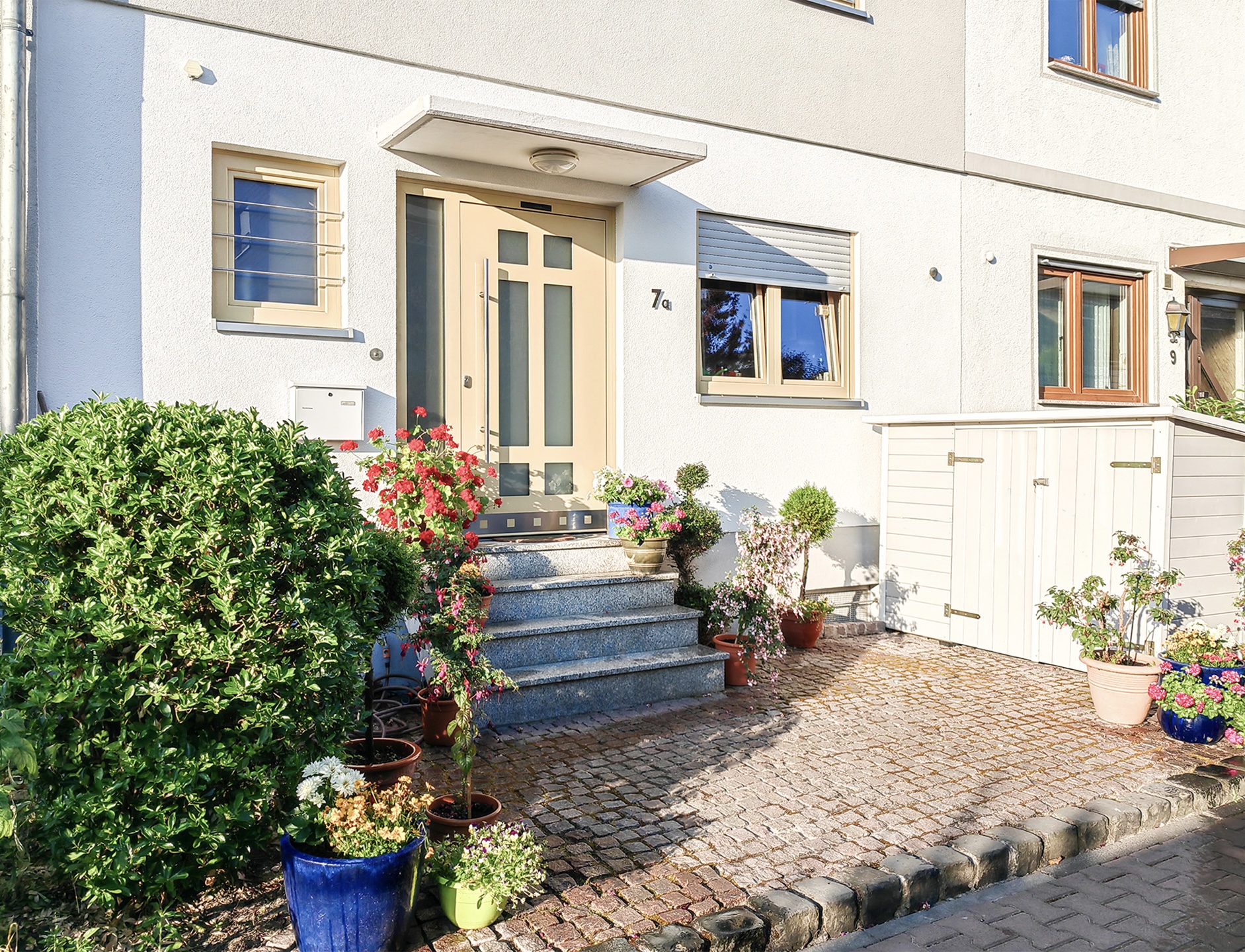 MODERNISIERTES REIHENMITTELHAUS MIT GARTEN UND GARAGE | WALLDORF