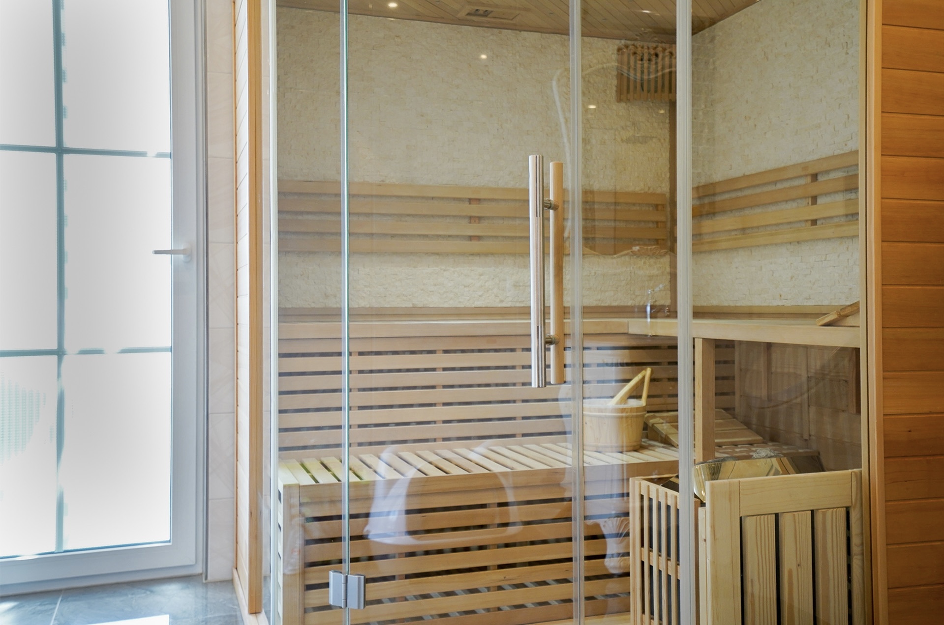 HOCHWERTIGES WOHN- UND GESCHÄFTSHAUS MIT SAUNA UND PV-ANLAGE | BELLHEIM