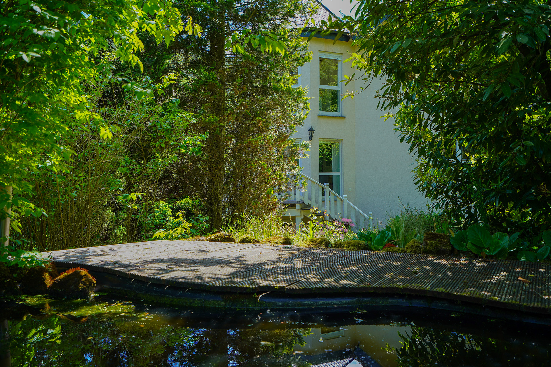 GROSSZÜGIGE VILLA MIT PARKÄHNLICHEM GARTEN | FRANKENSTEIN