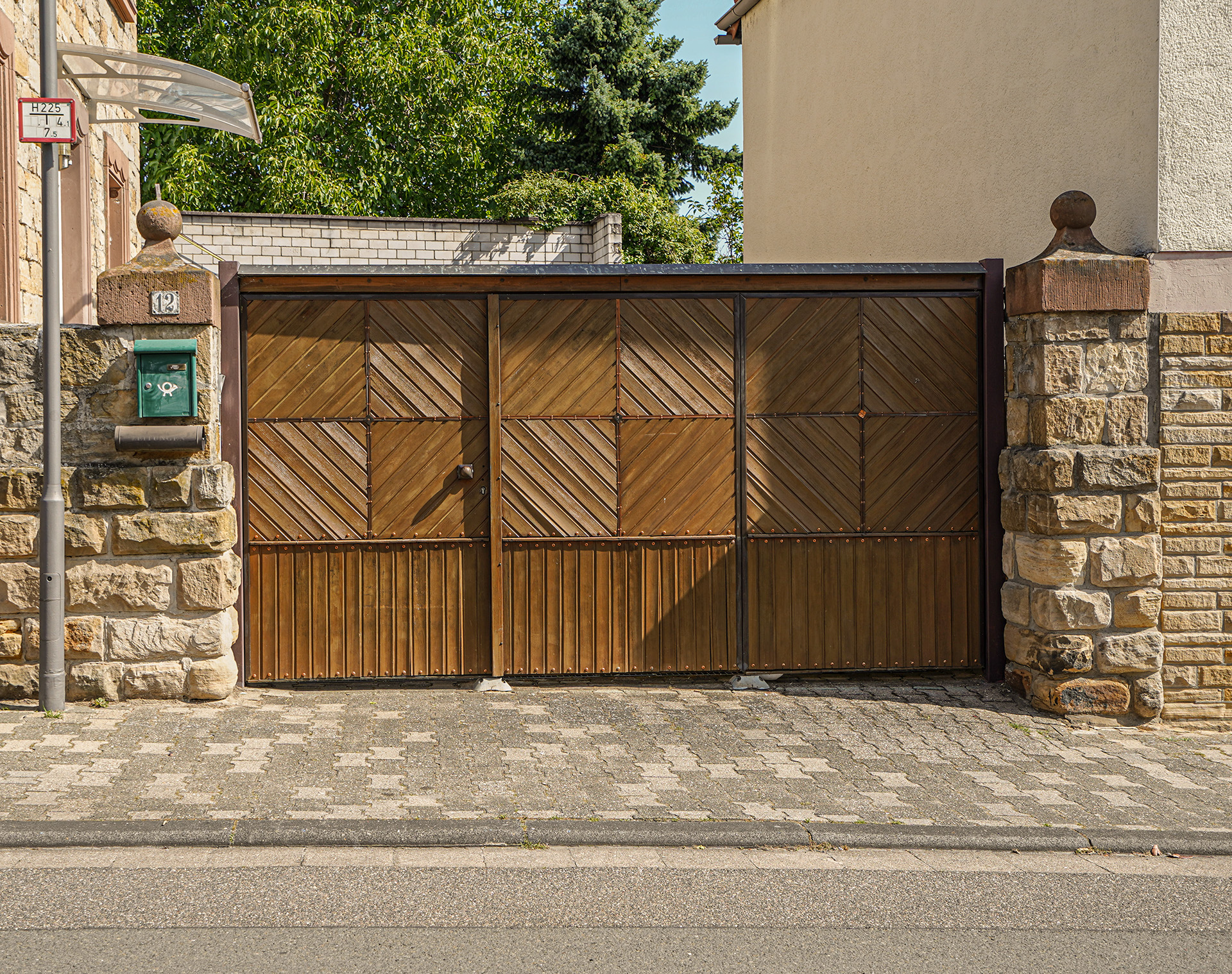 CHARMANTES ZWEIFAMILIENHAUS MIT HISTORISCHEM FLAIR | FREINSHEIM