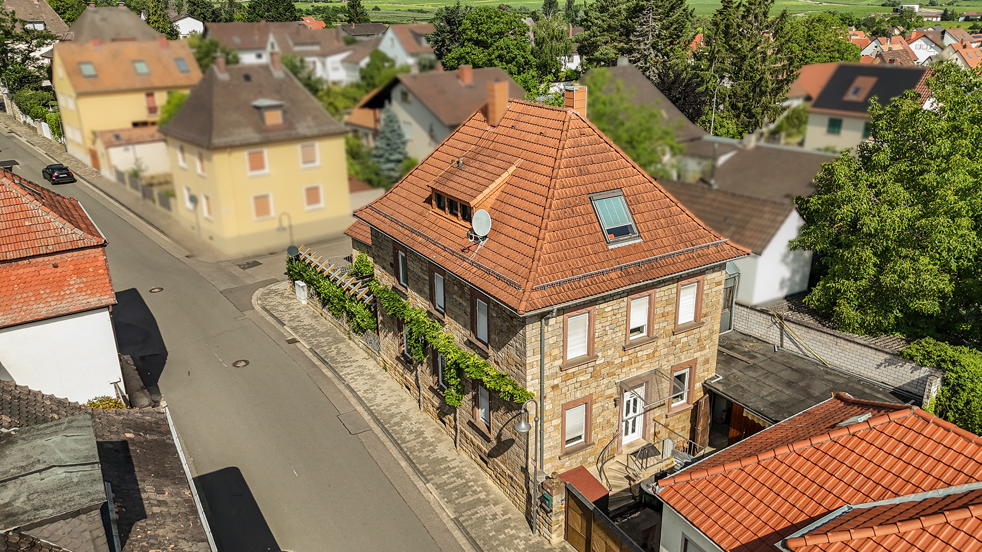 CHARMANTES ZWEIFAMILIENHAUS MIT HISTORISCHEM FLAIR | FREINSHEIM