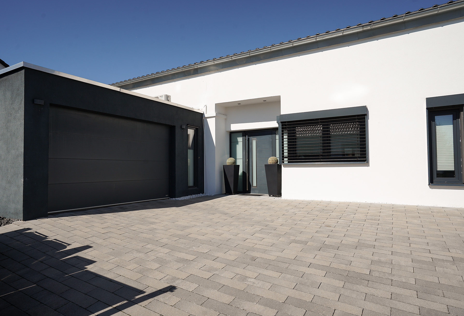 MODERNER FREISTEHENDER BUNGALOW MIT POOL | KERZENHEIM