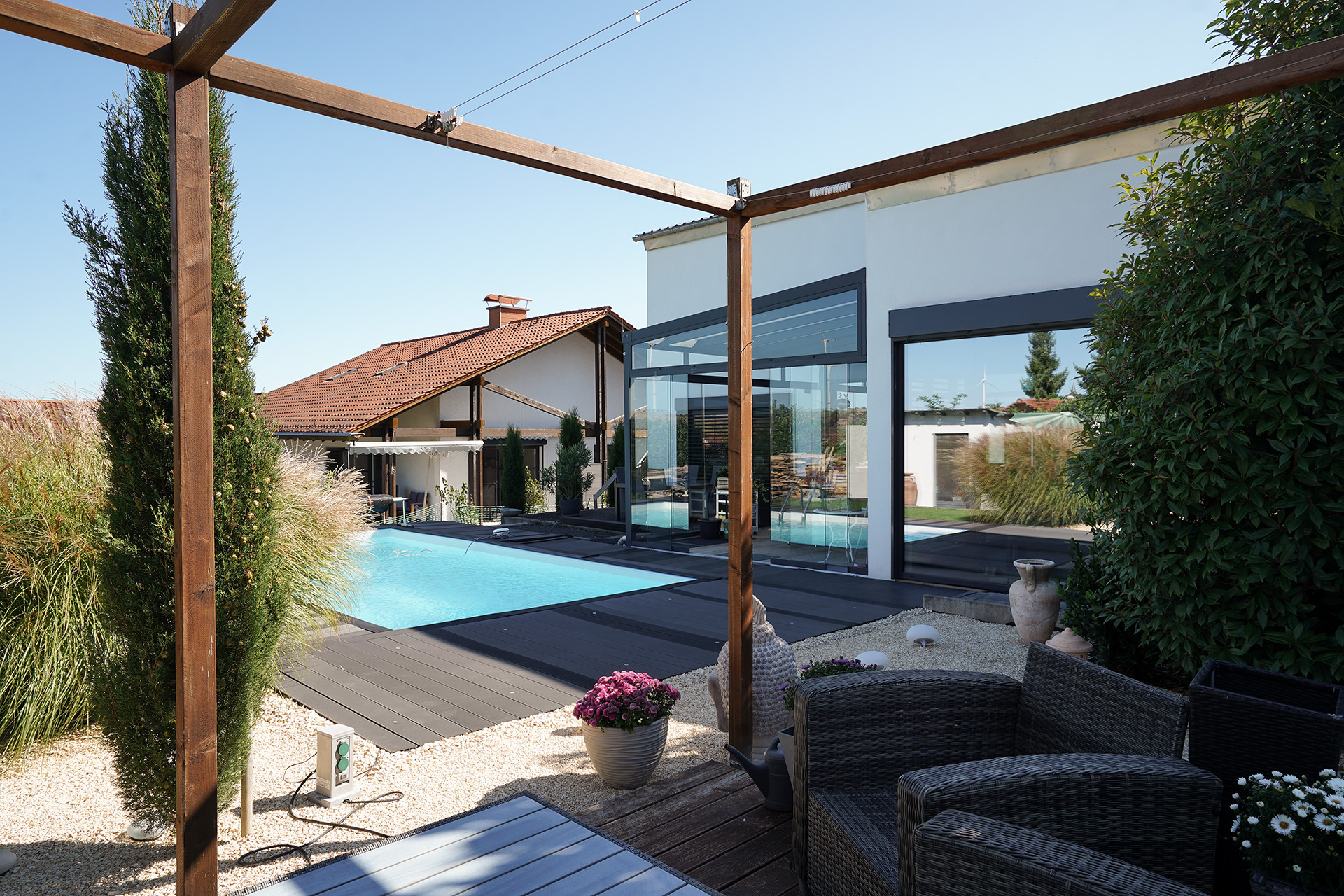 MODERNER FREISTEHENDER BUNGALOW MIT POOL | KERZENHEIM