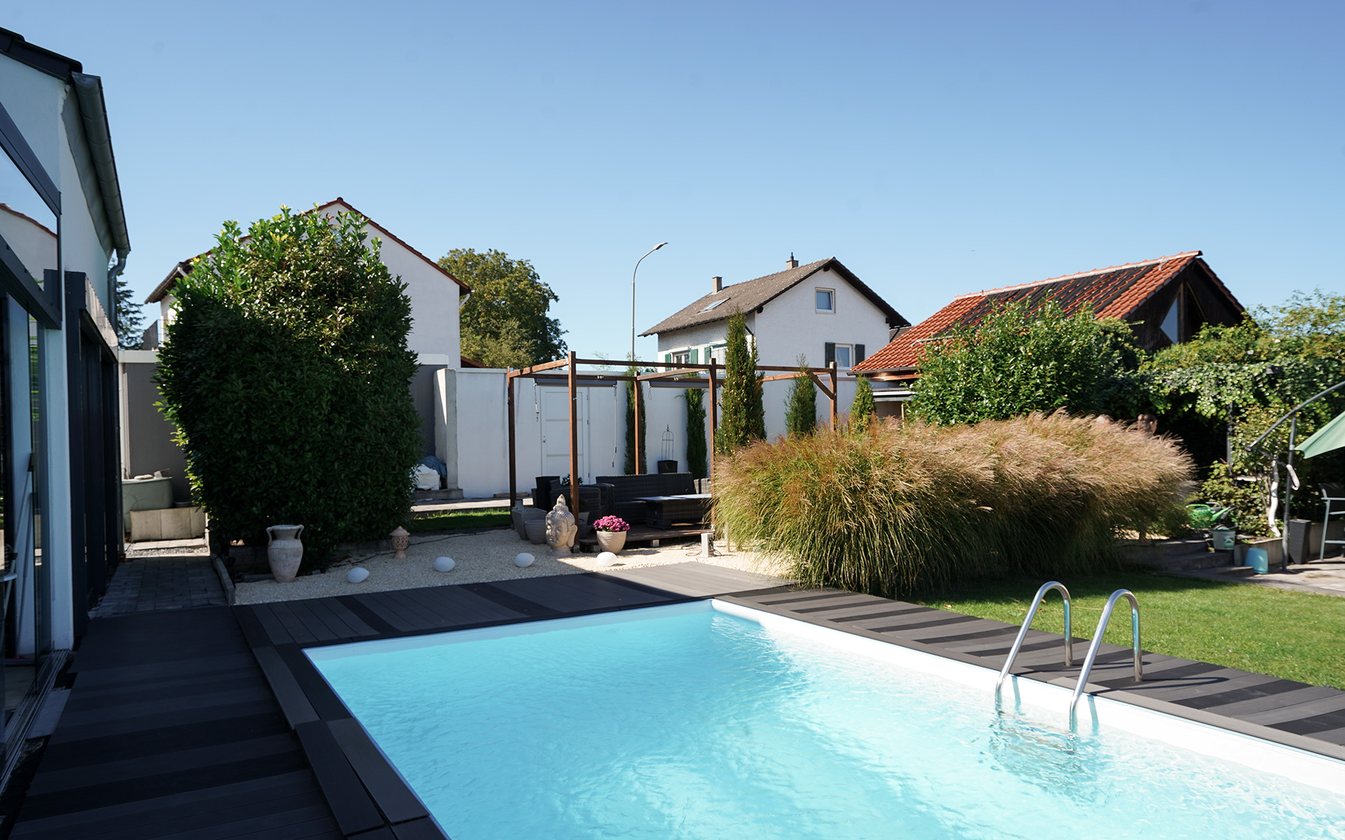 MODERNER FREISTEHENDER BUNGALOW MIT POOL | KERZENHEIM