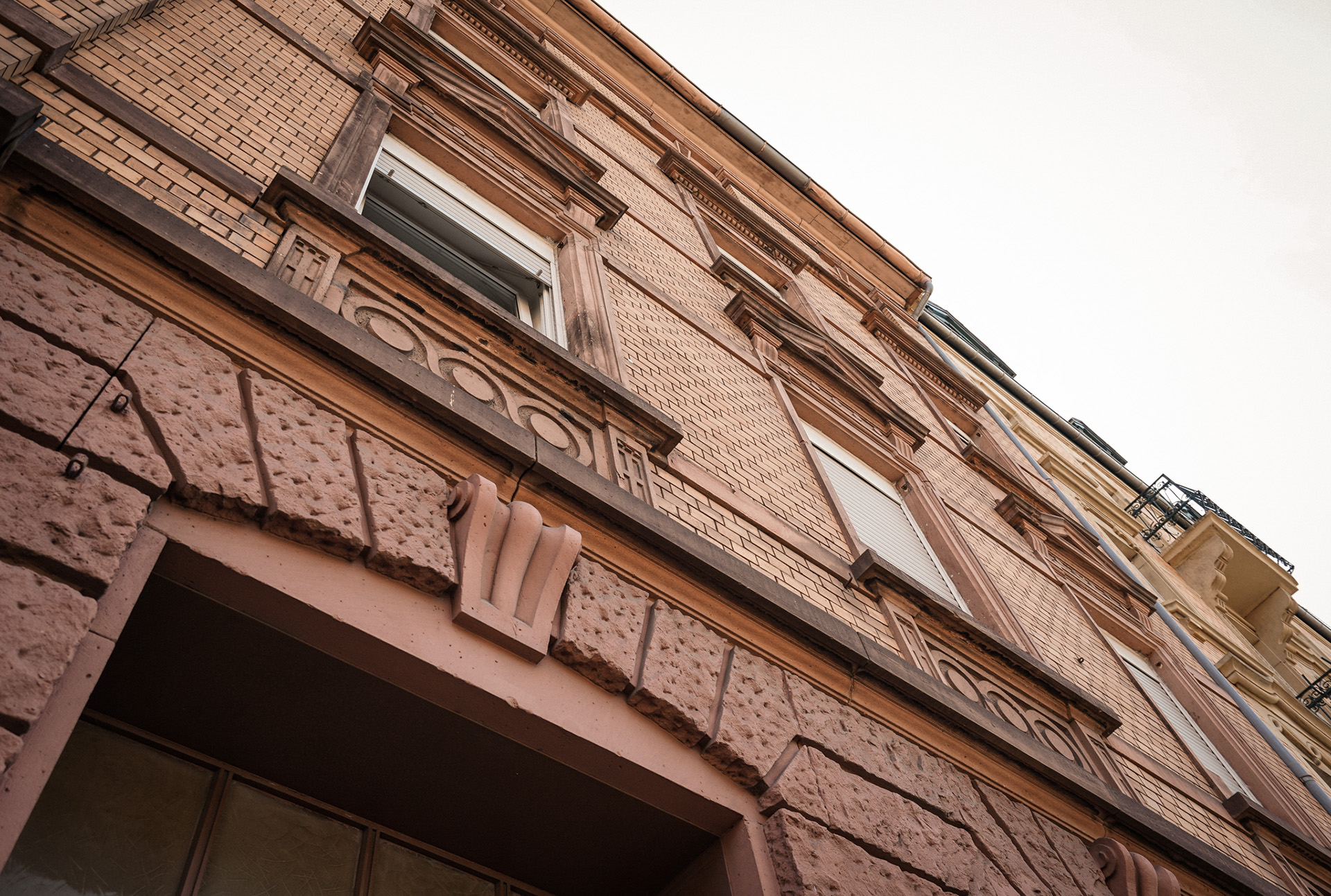 STILVOLLE DACHGESCHOSSWOHNUNG MIT ALTBAUCHARME IM DENKMALGESCHÜTZTEN HAUS | MANNHEIM
