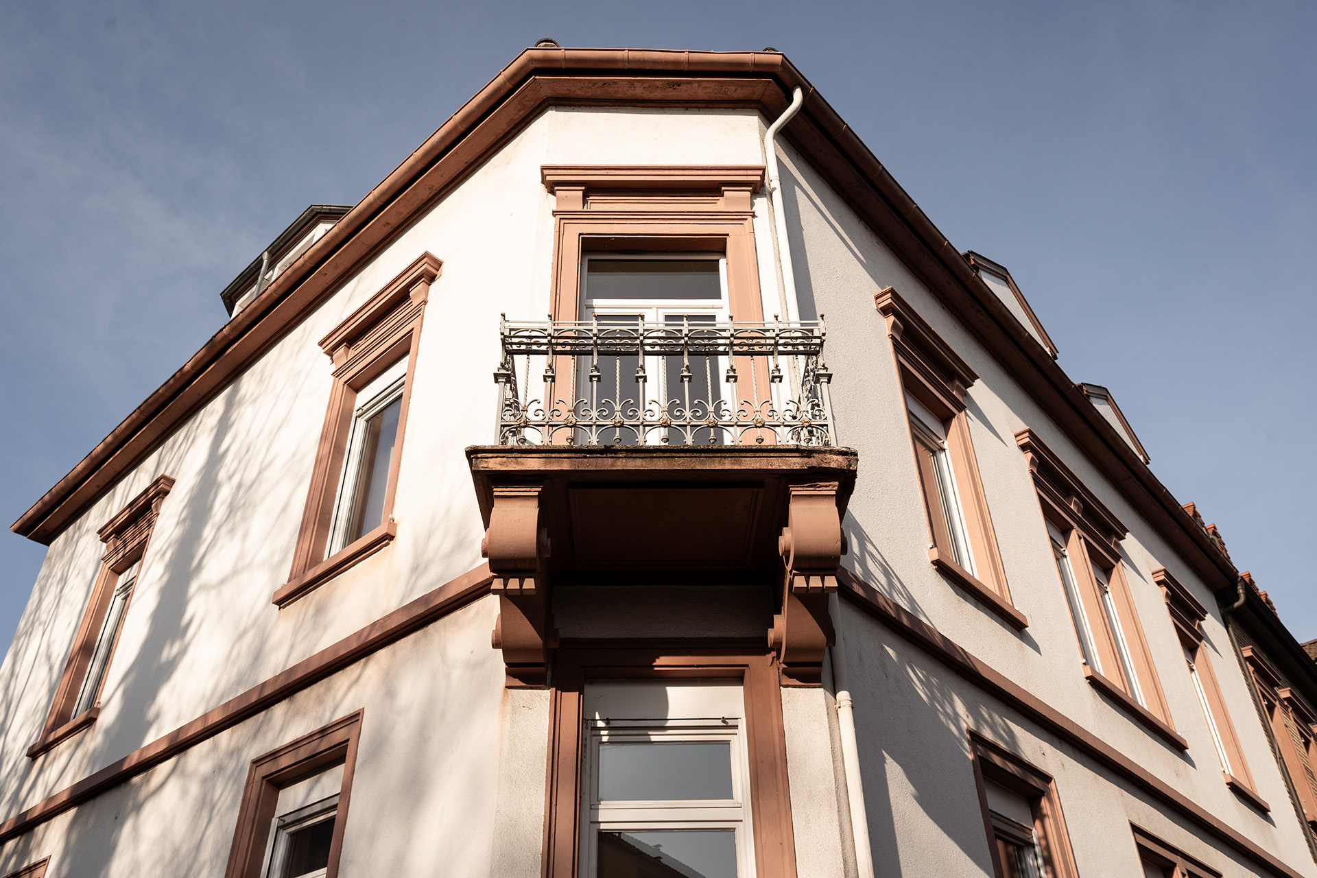 GEPFLEGTE DACHGESCHOSSWOHNUNG MIT ECHTHOLZPARKETT IN HISTORISCHEM WOHNHAUS | SPEYER
