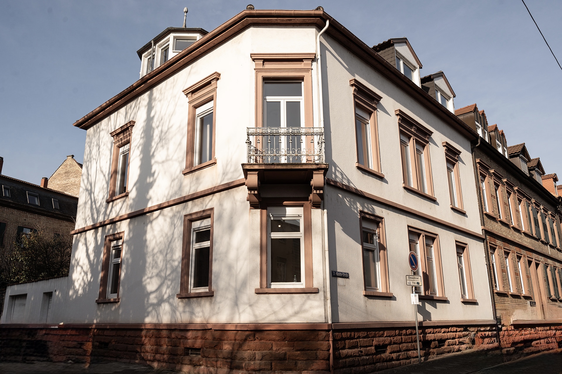 GEPFLEGTE DACHGESCHOSSWOHNUNG MIT ECHTHOLZPARKETT IN HISTORISCHEM WOHNHAUS | SPEYER