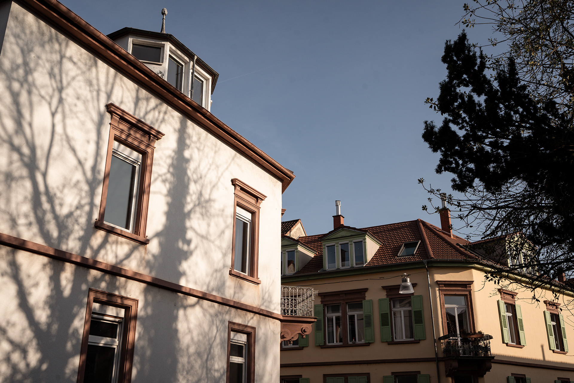 GEPFLEGTE DACHGESCHOSSWOHNUNG MIT ECHTHOLZPARKETT IN HISTORISCHEM WOHNHAUS | SPEYER