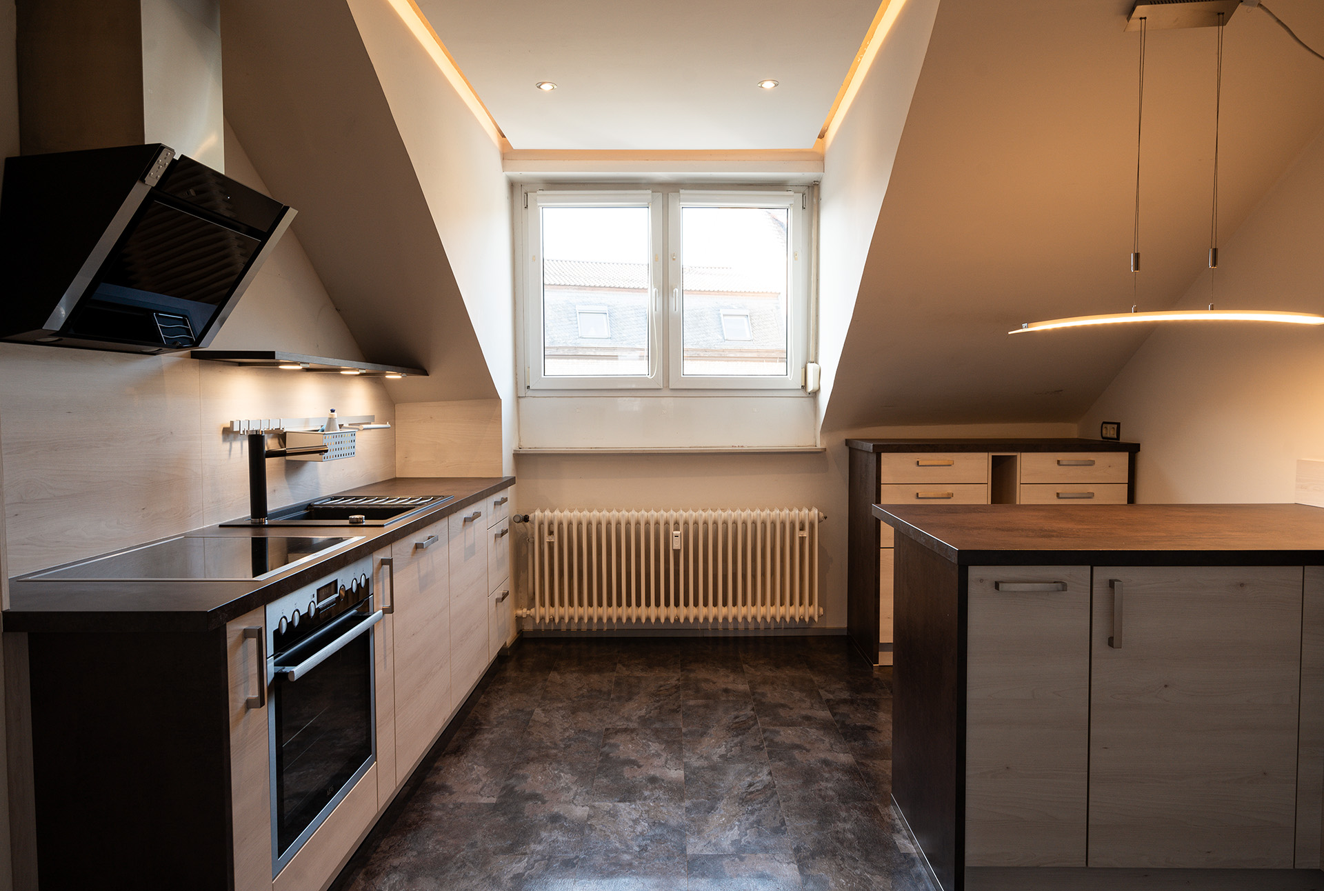 GEPFLEGTE DACHGESCHOSSWOHNUNG MIT ECHTHOLZPARKETT IN HISTORISCHEM WOHNHAUS | SPEYER