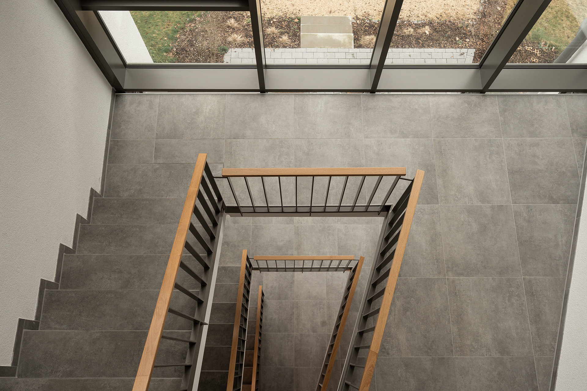 TALBLICK | ARCHITEKTUR IN ERHÖHTER LAGE MIT PANORAMABLICK