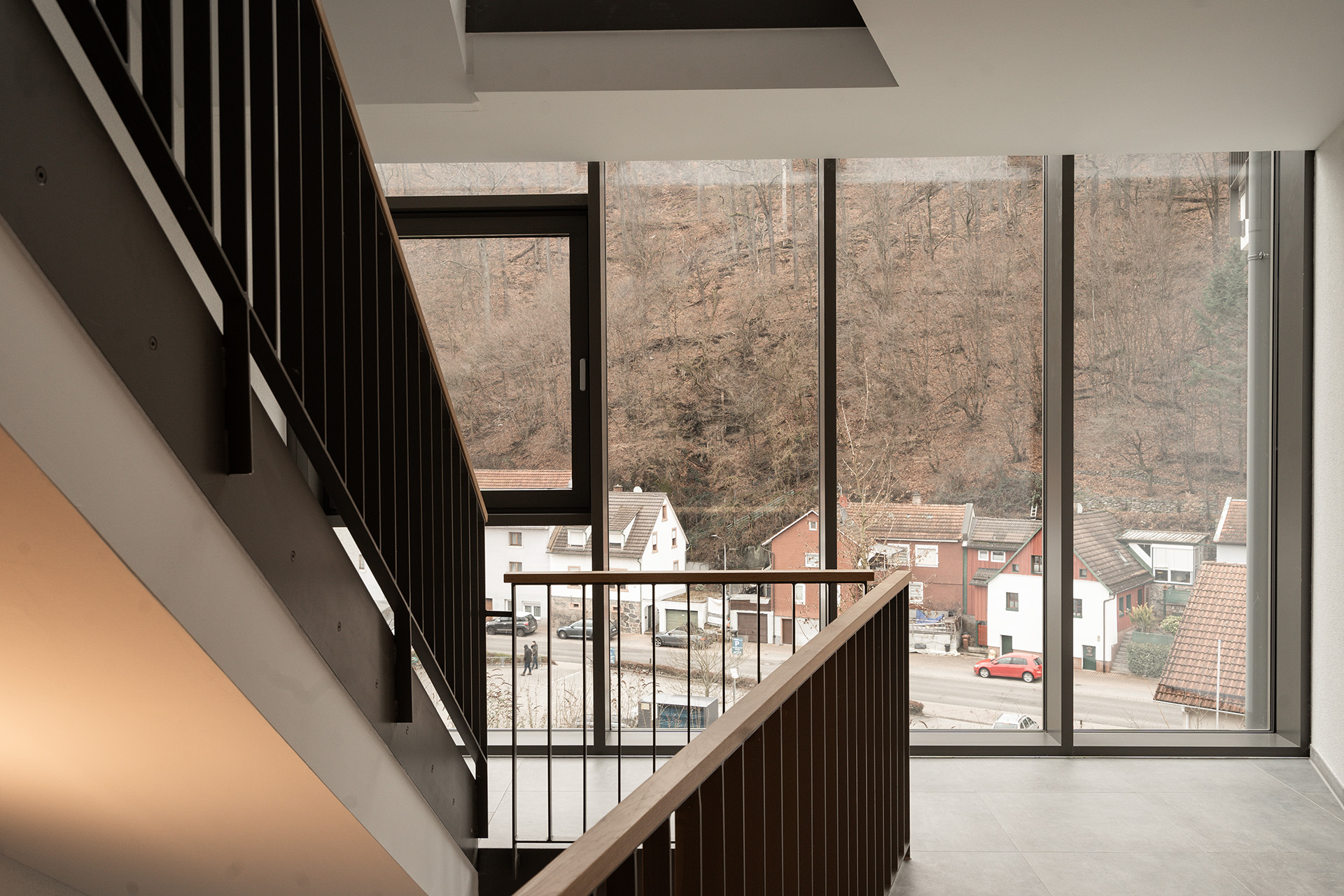 TALBLICK | ARCHITEKTUR IN ERHÖHTER LAGE MIT PANORAMABLICK