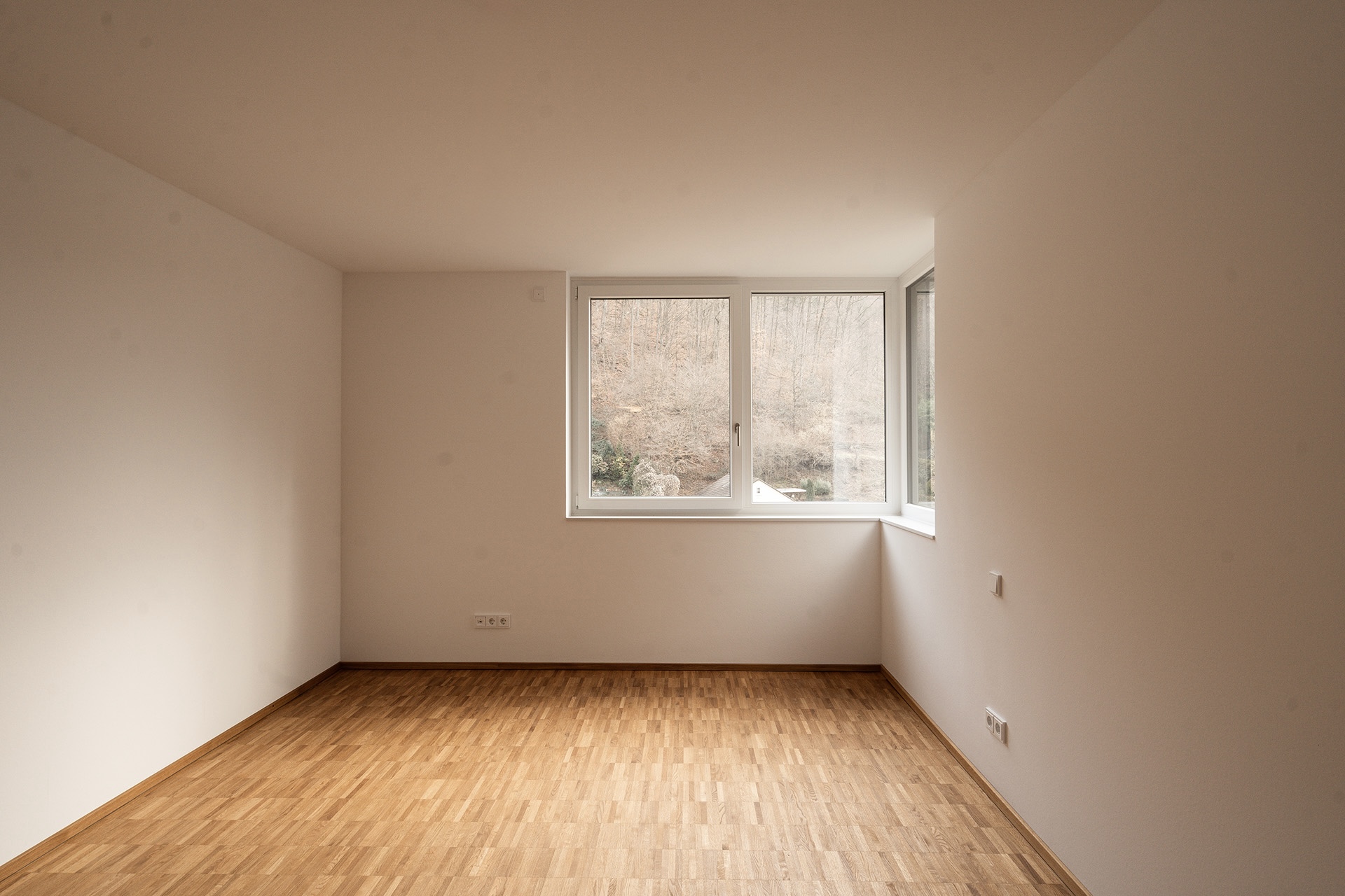 TALBLICK | ARCHITEKTUR IN ERHÖHTER LAGE MIT PANORAMABLICK