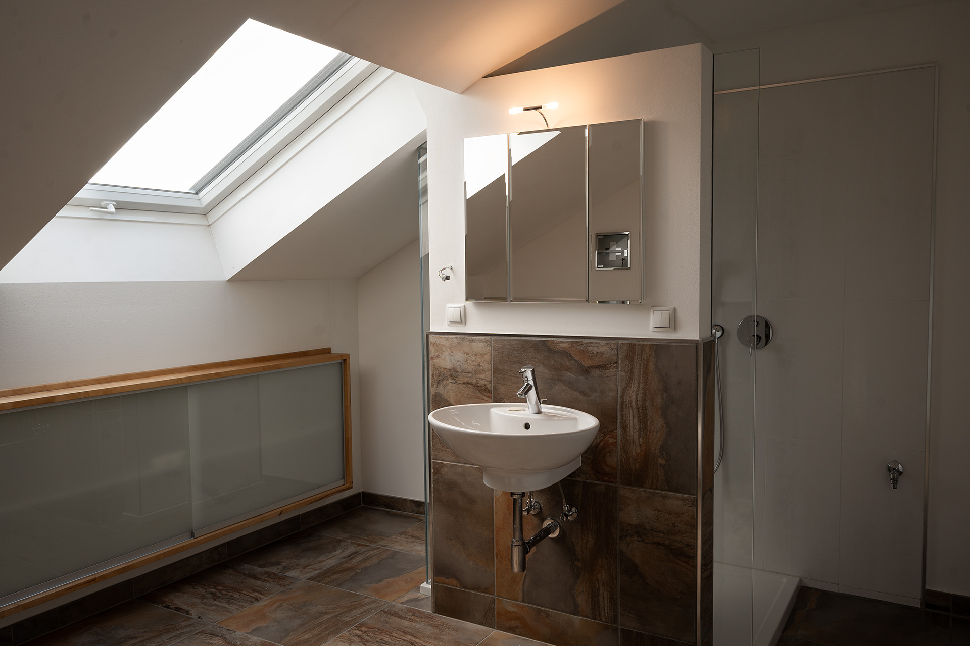 EINZIGARTIGES ARCHITEKTENHAUS | WOHNKOMFORT FÜR ANSPRUCHSVOLLE MIT POOL