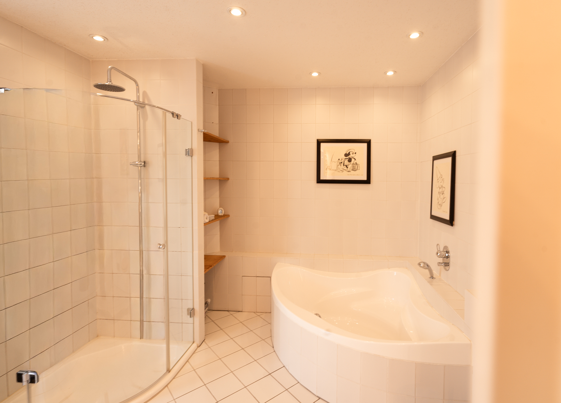 EINZIGARTIGES ARCHITEKTENHAUS | WOHNKOMFORT FÜR ANSPRUCHSVOLLE MIT POOL