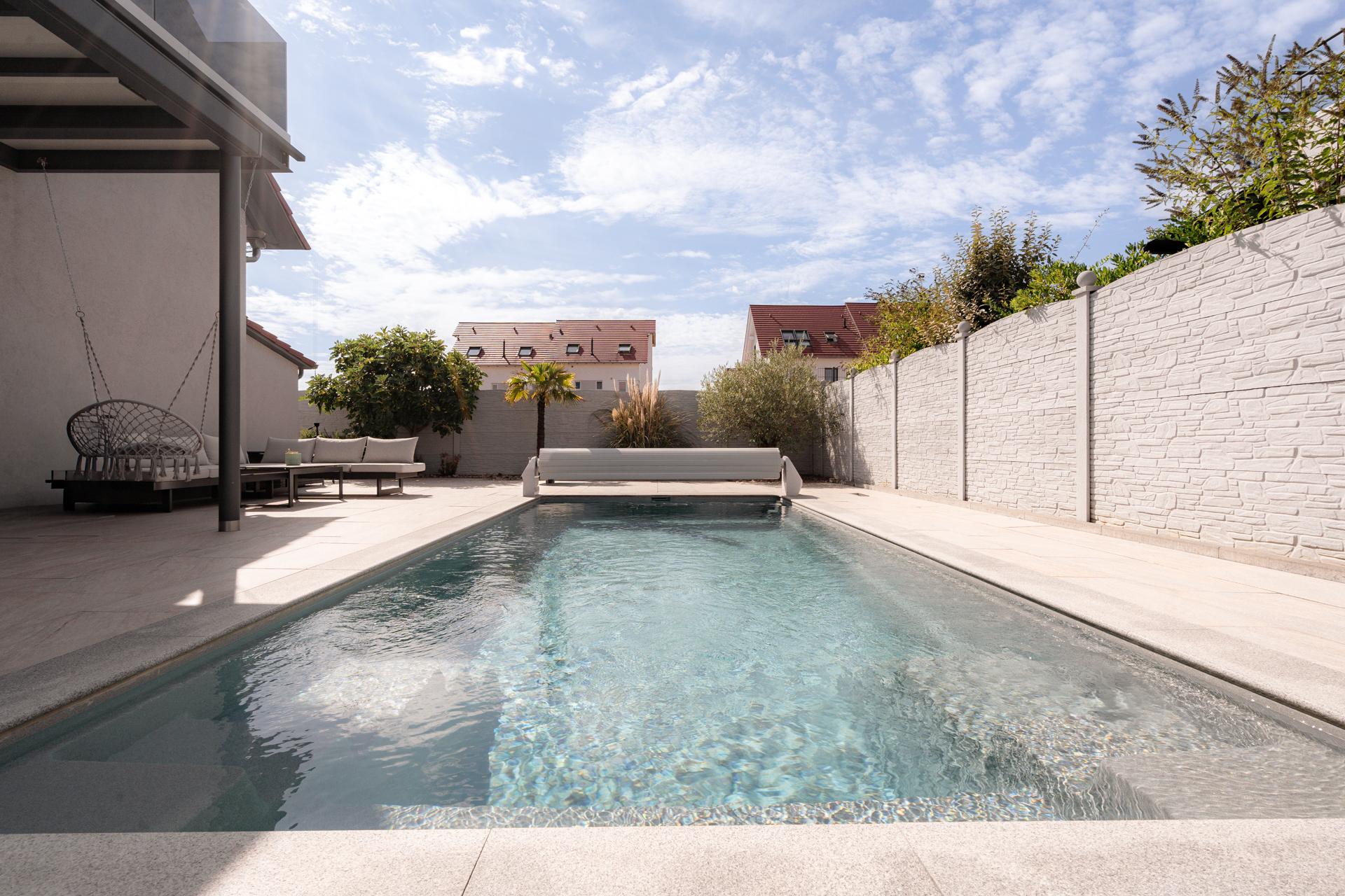 LUXURIÖSES EINFAMILIENHAUS | GALERIE, POOL & STUDIO