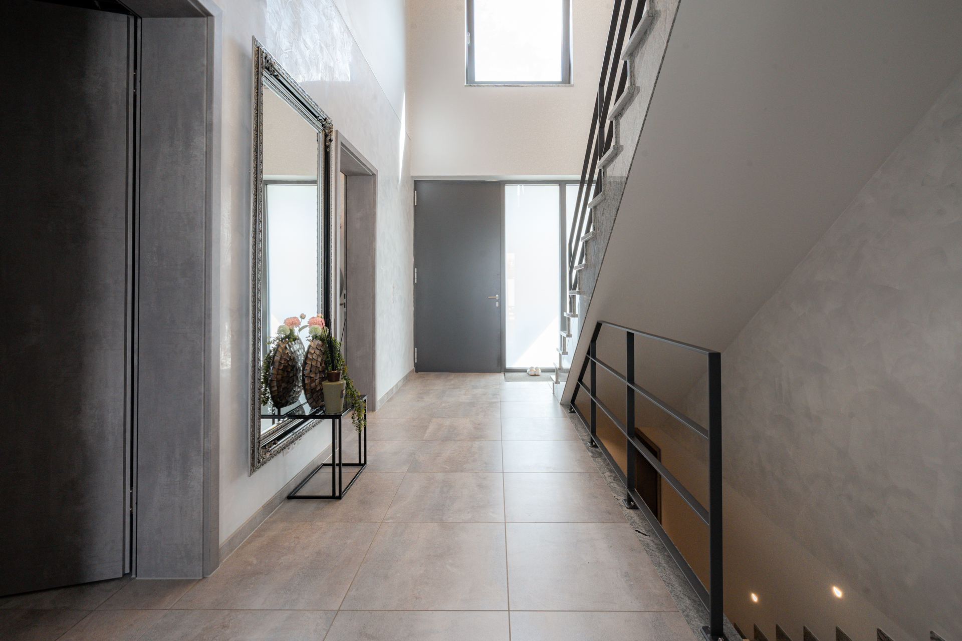 LUXURIÖSES EINFAMILIENHAUS | GALERIE, POOL & STUDIO