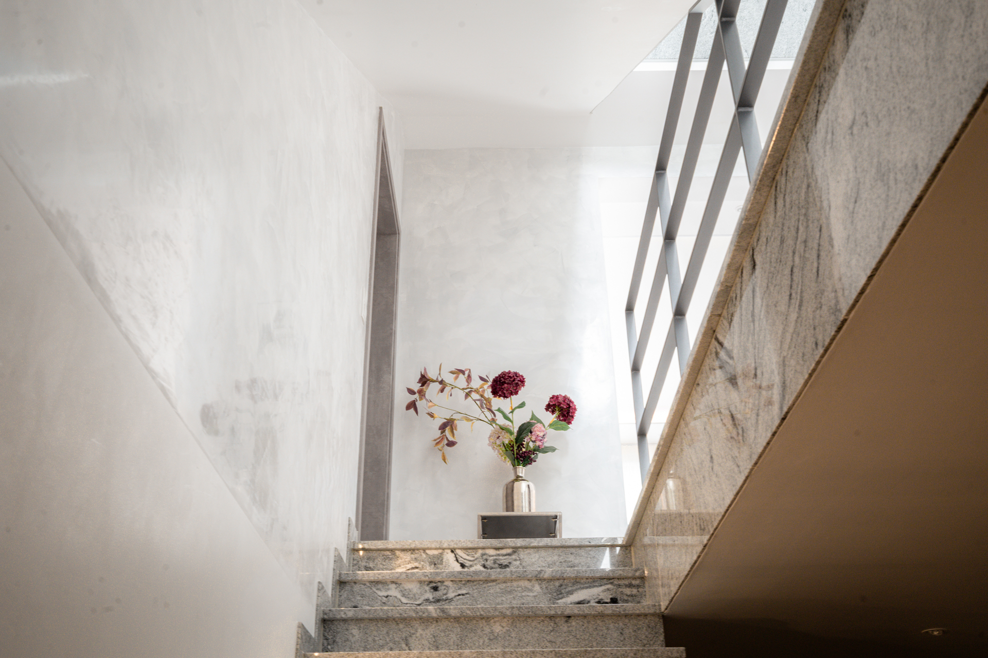 LUXURIÖSES EINFAMILIENHAUS | GALERIE, POOL & STUDIO