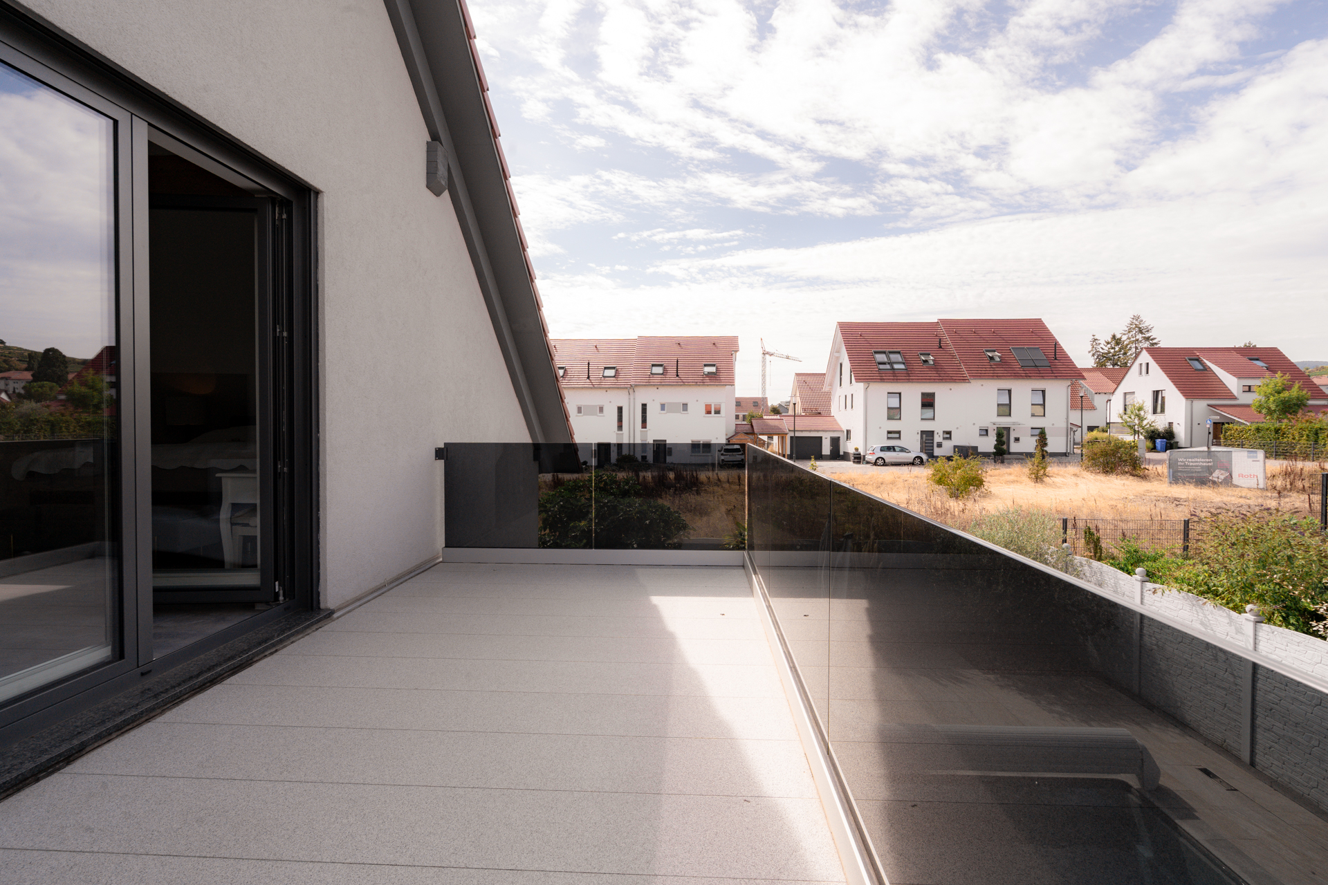 LUXURIÖSES EINFAMILIENHAUS | GALERIE, POOL & STUDIO