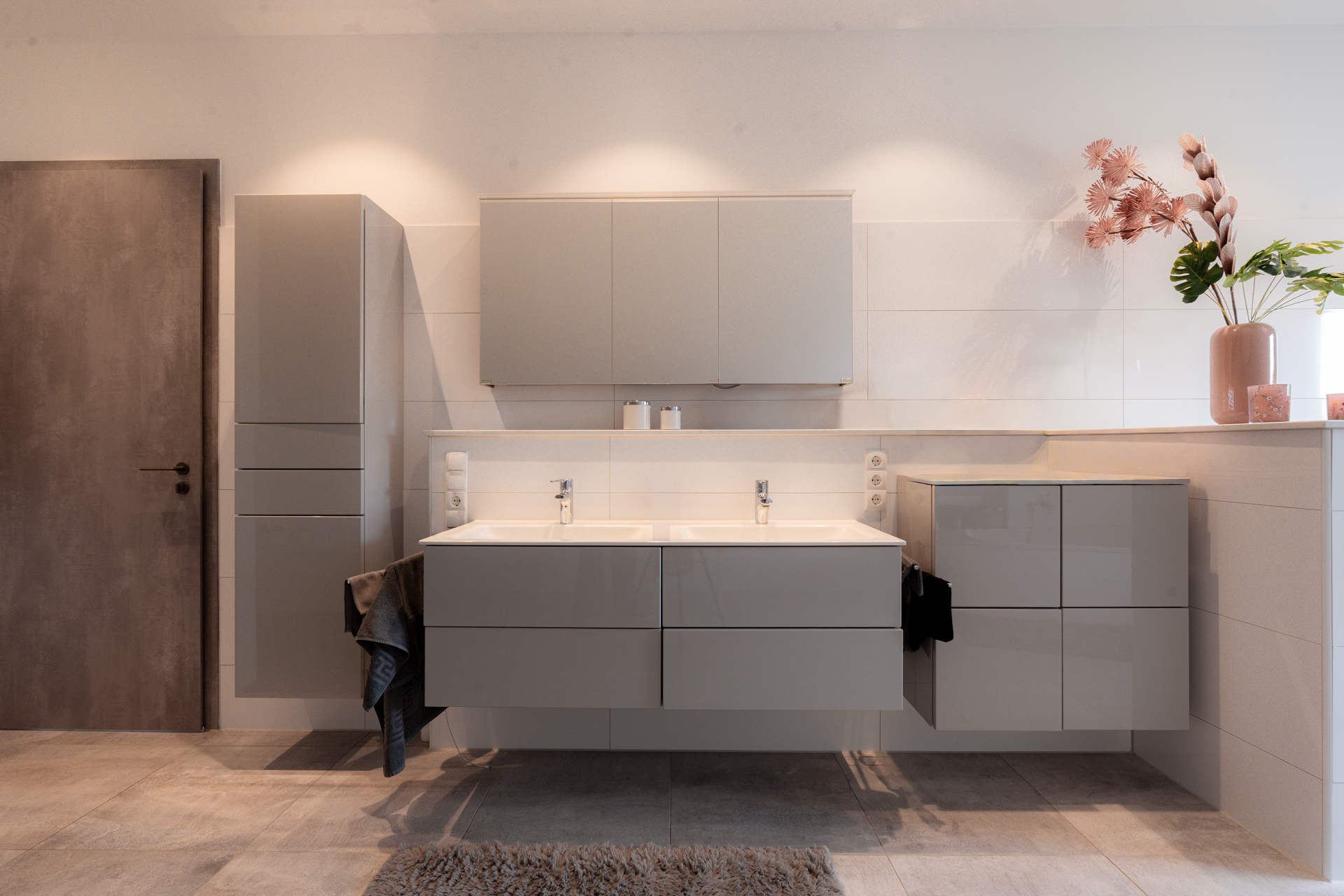 LUXURIÖSES EINFAMILIENHAUS | GALERIE, POOL & STUDIO