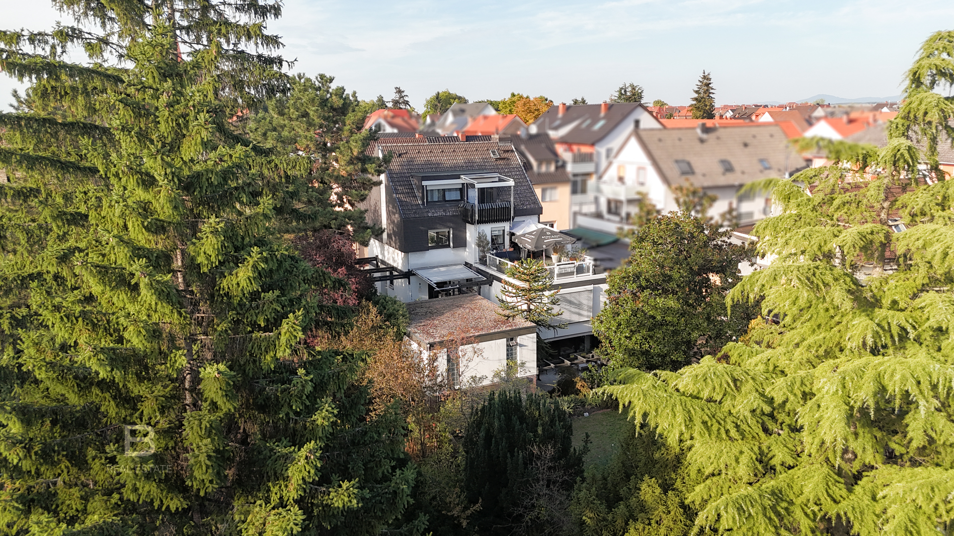 ARCHITEKTENHAUS | WOHNEN & ARBEITEN MIT BLICK INS GRÜNE